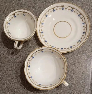 Bloor Derby bluebell larger teacup, smaller cup, one Saucer, c. 1830-1834 - Picture 1 of 18