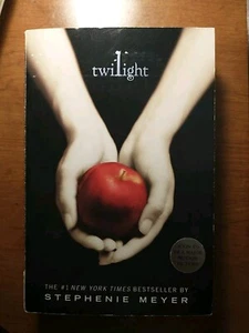 Twilight by Stephanie Meyer 2006 1st Paperback Edition - Picture 1 of 3