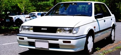 Juego de piezas originales Isuzu Gemini emblemas delanteros protectores de puerta silenciador años 90 Foto 1 de 4