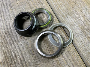 FSA CARBON 1-1/8 AURICOLARE SENZA FILI TANDEM AFFUSOLATO 33MM RACE 42MM 47MM CUSCINETTI - Foto 1 di 2
