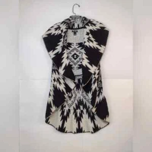 New Directions Women's Black and White Geometric Knit Vest - Picture 1 of 13