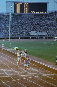 USA Billy Mills approaching finish line vs Australia Ron Clarke an - Old Photo - Bild 1 von 1