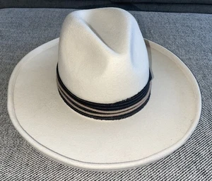 Gigi Pip Cara Loren Mütze mit Bleistiftkrempe Größe 61 Wolle Elfenbein - Bild 1 von 7