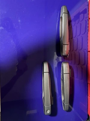 Chevy Suburban 2007 manijas de puerta (falta la parte trasera derecha) Foto 1 de 4