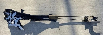 Atuador de trava de porta traseira esquerda Toyota Sequoia 2001-2007 fabricante de equipamento original - Imagem 1 de 4