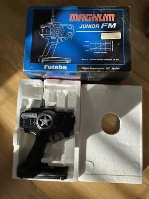 Sistema de control remoto de 2 canales Futaba Magnum Junior FM 2PEKA-FM usado Foto 1 de 4