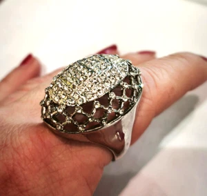 grande anello da cocktail a base argentata  con cristalli - cocktail ring - Imagen 1 de 4