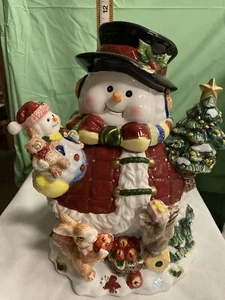 Snowman Cookie Jar Holding Doll and Christmas Tree Pearlized Paint - Bild 1 von 11