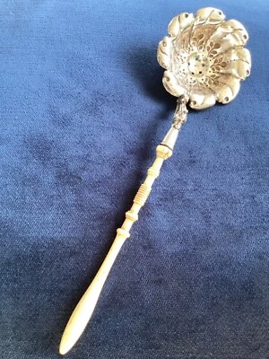 18. Jhdt. Antikes Teesieb. Provenienz Österreich. Gepunzt. Silber - Bild 1 von 4