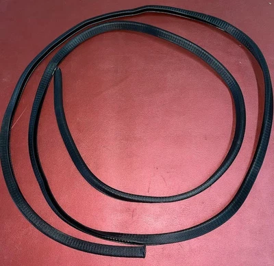 Protector de borde de cubierta de ventilador Mercedes-Benz - 001-987-77-72 - para G550, E320 y más Foto 1 de 4