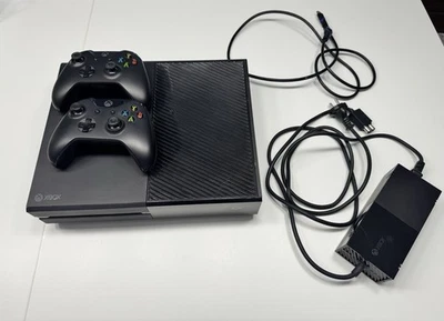 Microsoft Xbox One, Konsole, Kabel, 2 Controller, 500GB, Schwarz - Bild 1 von 4
