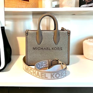 Michael Kors Mirella XS Logo Mini Shopper Crossbody Handbag Leather in Camel NWT - Picture 1 of 9