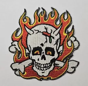 BRANDNEU FLAMMENDER SCHÄDEL Aufbügeln Aufnäher - Bild 1 von 1