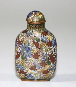A CHINESE CLOISONNE ‘MILLE FLEURS’ SNUFF BOTTLE, QING DYNASTY 339 - Picture 1 of 12