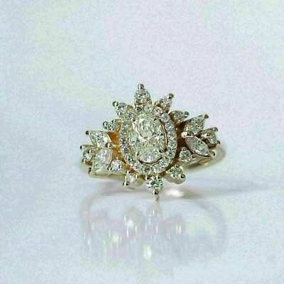 Increíble anillo de compromiso de oro amarillo de 14 k con halo de diamantes VVS1/D creado en laboratorio de 3 quilates Fn Foto 1 de 4