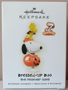Snoopy Peanuts Halloween Hallmark Ornament 2009 Dressed Up Duo Woodstock - Picture 1 of 1