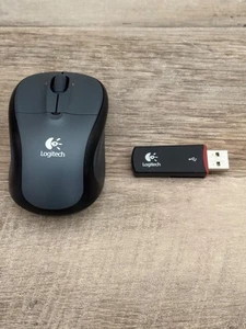 Logitech Wirelss Mouse and USB Receiver - Picture 1 of 4