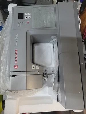 Máquina de coser de alta resistencia Singer 6620C 215 aplicaciones de puntada - Envío gratuito Foto 1 de 4