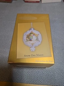 Hallmark 2005 Snow Day Magic Club Exclusive Keepsake Ornament - Picture 1 of 3