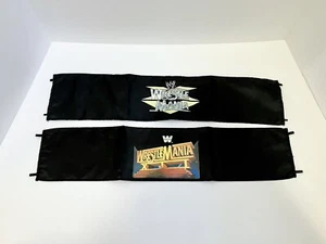 WWE Wrestle Mania XII Jakks Anillo Falda Delantal Bandera 20” Juego de 2 - Imagen 1 de 4