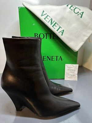 NIB Bottega Veneta Black Lambskin Pointed Ankle Boot Sz 39.5 EU / 9.5 US - Image 1 of 4