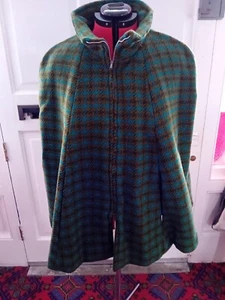 VINTAGE ladies Cape, Approx Size 16, Beautiful Clean Condition - Picture 1 of 5