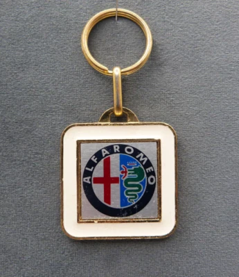 Porte-clés émaillé Alfa Roméo vintage. - Photo 1/2