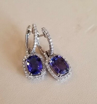 Pendientes colgantes colgantes de tanzanita creados en laboratorio de corte cojín de 3 quilates enchapados en oro blanco de 14 quilates Foto 1 de 4