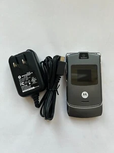 Motorola RAZR VGA 4x Zoom Flip Cell Phone w/ DCH3-05US-0300 Power Supply Charger - Afbeelding 1 van 17