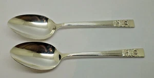 2 x SILVER PLATED SERVING SPOONS COMMUNITY HAMPTON COURT PATTERN 20.7 cm - Picture 1 of 6