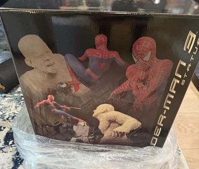 Estatua diorama Marvel Sideshow Spider-Man VS Venom VS Sandman 2007  Foto 1 de 4