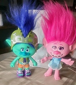 Trolls World Tour Zweig & Mohn 6" Haare 9" hoch.  Hasbro Dream Works 2015  - Bild 1 von 8