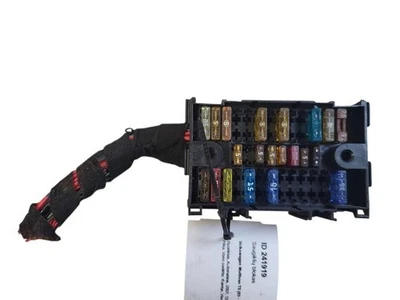 Modulo scatola fusibili VW MULTIVAN V 7HM, 7HN, 7HF, 7EF, 7EM, 7EN 33243980 - Immagine 1 di 4
