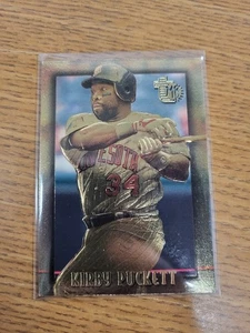 1995 Topps Embossed - Kirby Puckett #71 Golden Idols - Picture 1 of 2