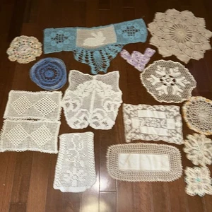 Vintage Handarbeit gehäkelte Deckchen Stuhllehne 15 Stück - Bild 1 von 7