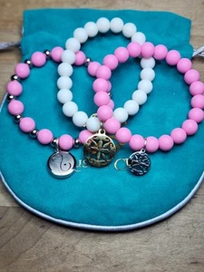3 Rustic Cuff Logo Charm (2)Pink, (1) White Silicone Bead Stretch Bracelets - Bild 1 von 3
