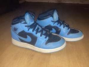 *Nike Air Jordan 1 Mid University Blue Black GS Women's Men's Size 6Y DQ8423-401 - Picture 1 of 11