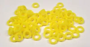 40 pr. JAG Hobbies Pneumatici Silicone Giallo per Slot Cars scala HO - 2,2 Larghezza - Foto 1 di 2