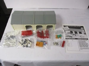 VTG Ertl Farm Country Cattle Shed COMPLETE (most sealed) w/2 extras - Picture 1 of 7