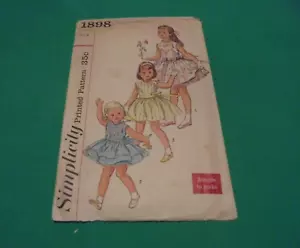 Vestido y calzoncillos de colección década de 1950 patrón de costura simplicidad 1898 para niñas talla 6 - Imagen 1 de 3