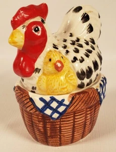 Vintage Hen on a Basket Salt and Pepper Shakers Chicken Farm A74 - Picture 1 of 13