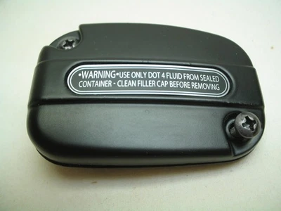 Cubierta del cilindro maestro del embrague hidráulico 46324-06 Harley Touring '14-'16 Foto 1 de 4