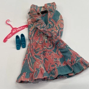 De colección Barbie RUFFLES 'N SWIRLS Mod Era Vestido Conjunto #1783 con Tacones Azules Zapatos - Imagen 1 de 9