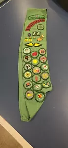 Faja vintage Girl Scout con parches/insignias años 80. - Imagen 1 de 4