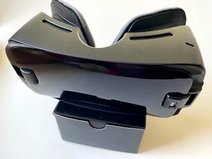 Samsung Galaxy Gear VR with Controller by Oculus - New, open box - Picture 1 of 6