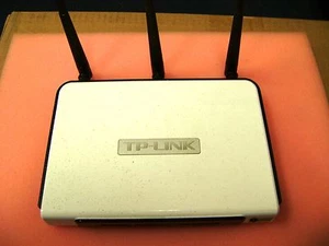 TP-Link TL-WR940N 300 Mbps 4-Port 10/100 Wireless N  (No Power Cable) - Picture 1 of 8