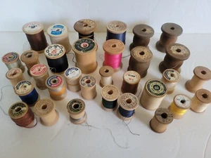 Vintage Konvolut 32 Holzfadenspulen teilweise mit Faden Corticelli Star Clark - Bild 1 von 6