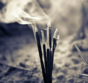 Sandalwood Scented Incense Sticks 11 in Pack Extra Long Burn Time Intense Aroma - Picture 1 of 7