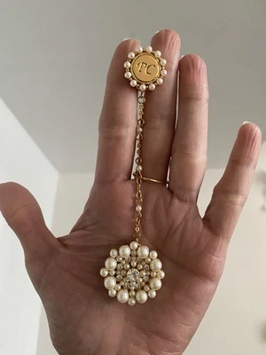 AVON PC 1999/2000 Gold Tone Faux Pearl Crystal Rhinestone Link Brooch Pin NIB! - Image 1 of 4