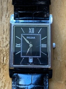 Exquisite Pulsar VX32-X354 Date Dial Gents Tank Leather Watch - 28x33mm-Working - Picture 1 of 5